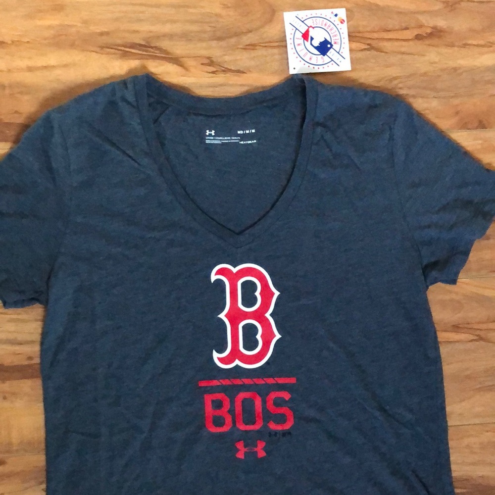 NWT Under Armour Boston Red Sox MLB Baseball BOS V-Neck T-Shirt Women’s Medium